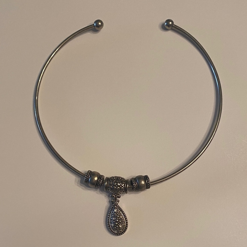 Elegant Silver Tone Women's Necklace